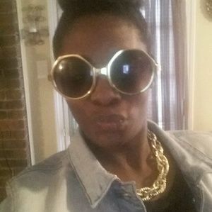 Meet your Posher, Takisha